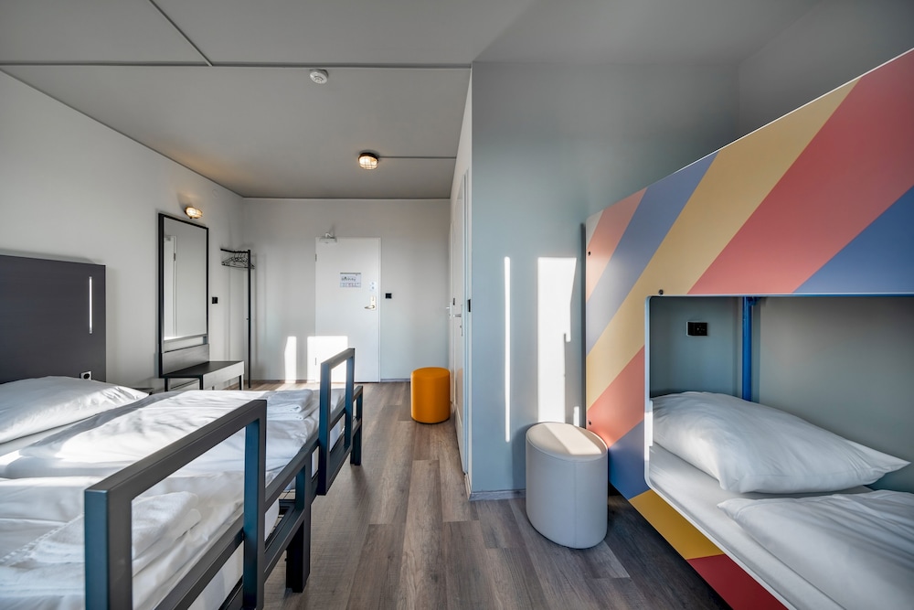 aando munich hauptbahnhof