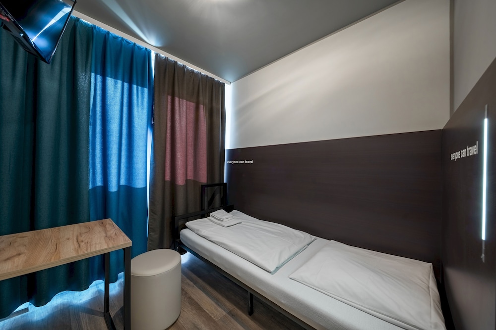 aando munich hauptbahnhof