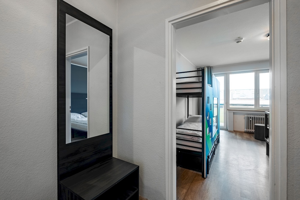 aando munich hauptbahnhof