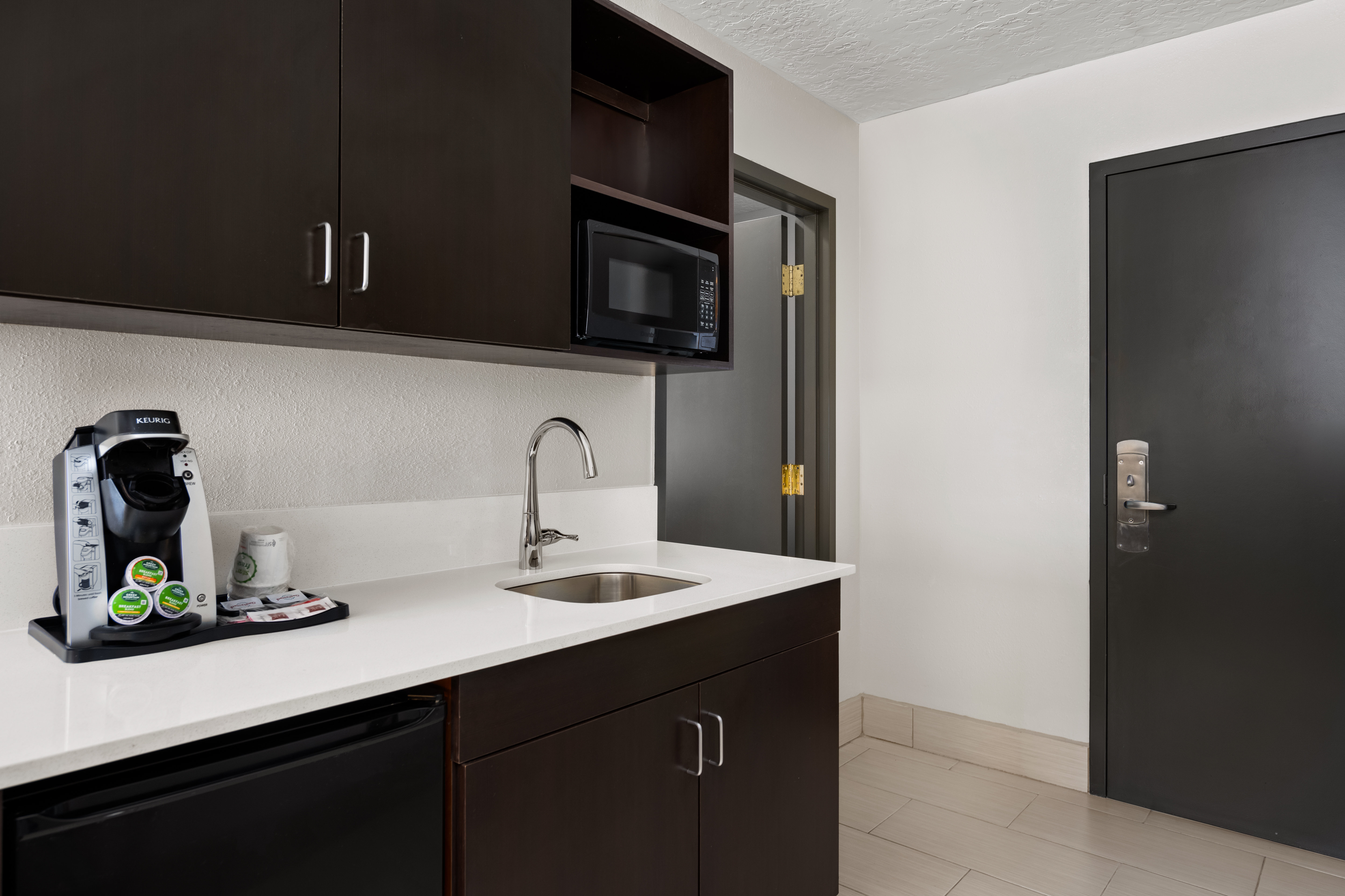 holiday inn and suites albuquerque airport by ihg