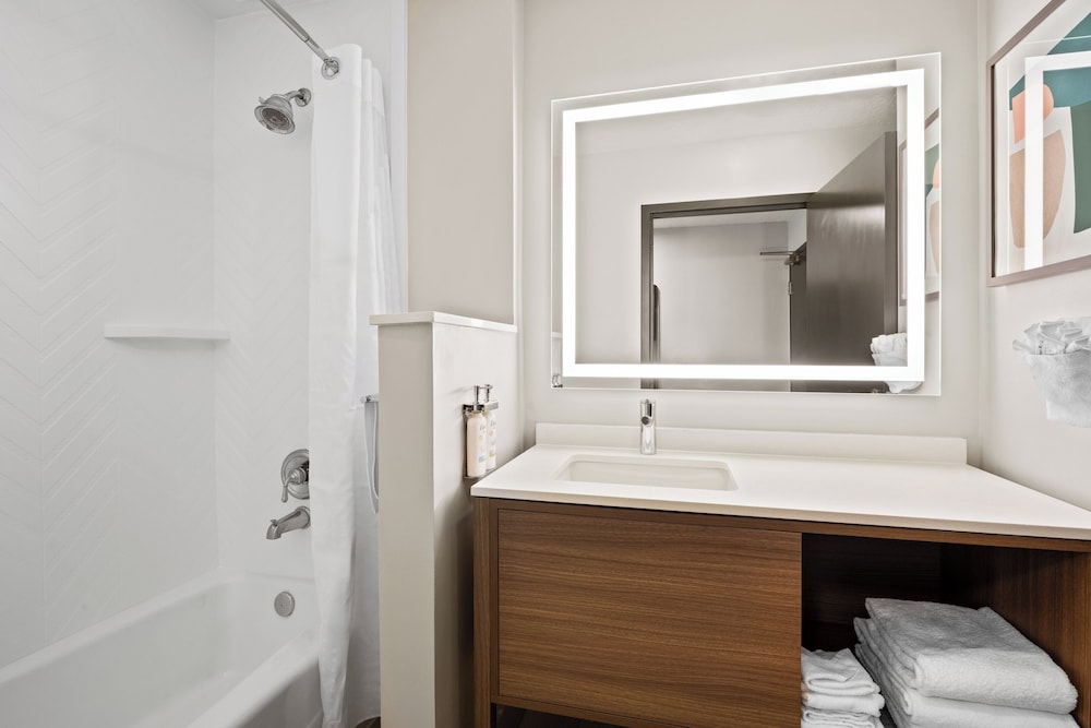holiday inn and suites albuquerque airport by ihg