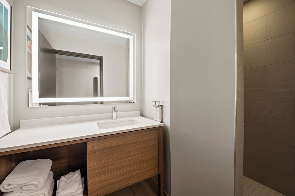 holiday inn and suites albuquerque airport by ihg