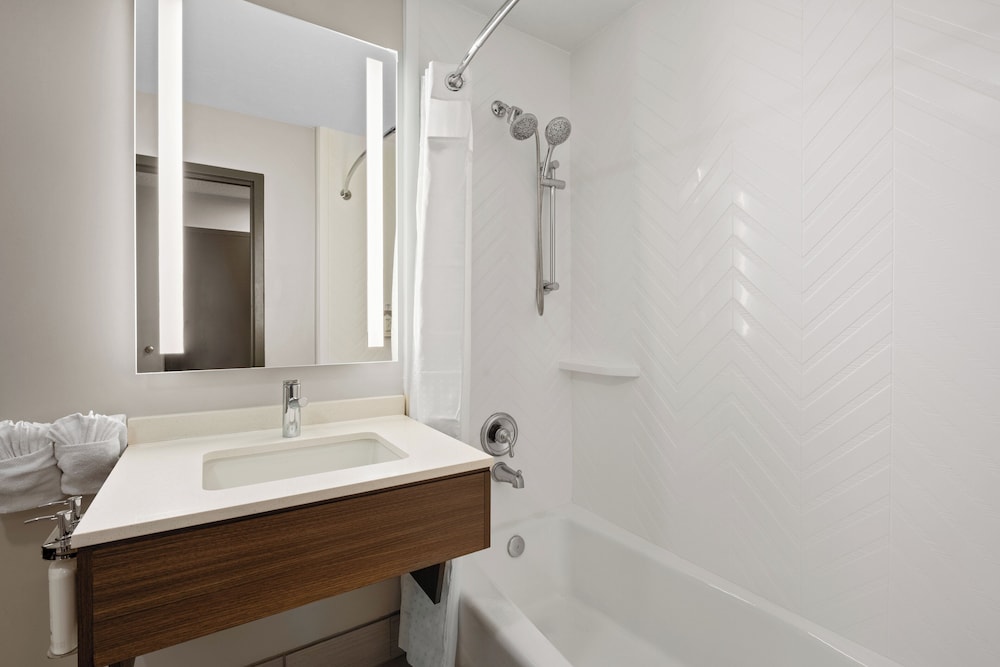 holiday inn and suites albuquerque airport by ihg