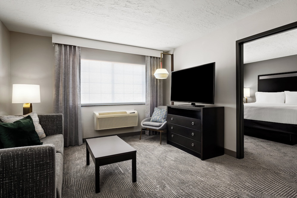 holiday inn and suites albuquerque airport by ihg
