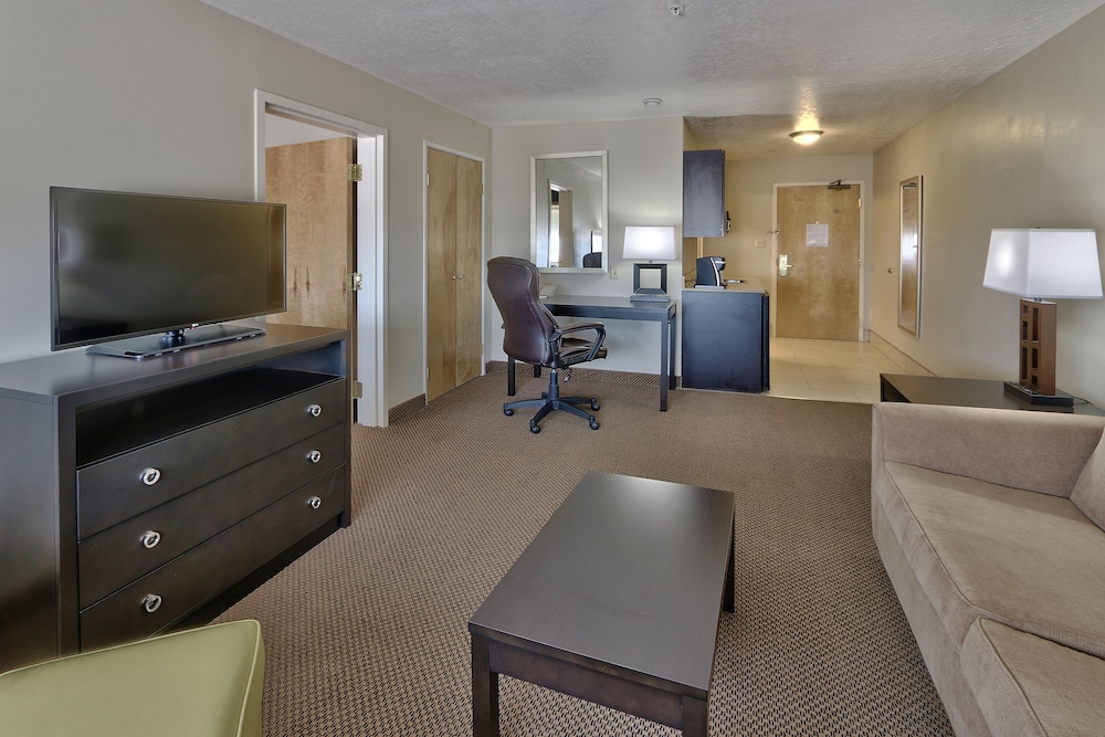 holiday inn and suites albuquerque airport by ihg