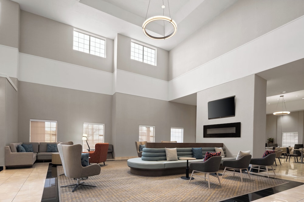 holiday inn and suites albuquerque airport by ihg