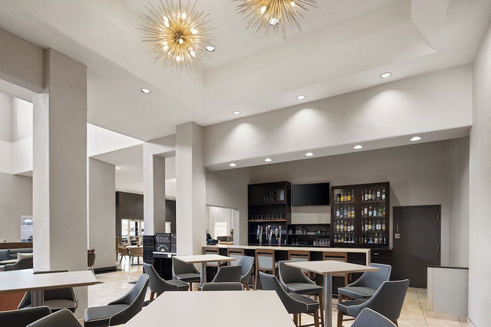 holiday inn and suites albuquerque airport by ihg