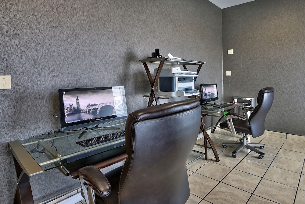 holiday inn and suites albuquerque airport by ihg