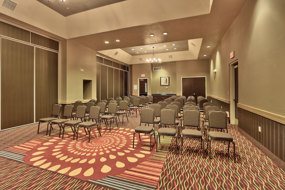 holiday inn and suites albuquerque airport by ihg