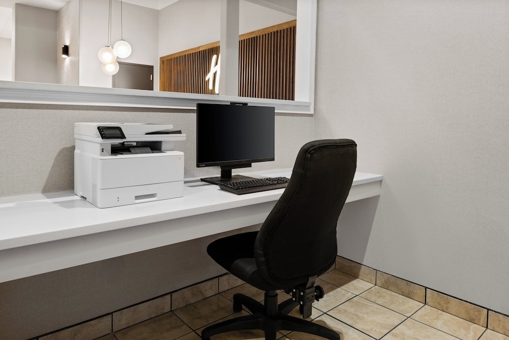holiday inn and suites albuquerque airport by ihg