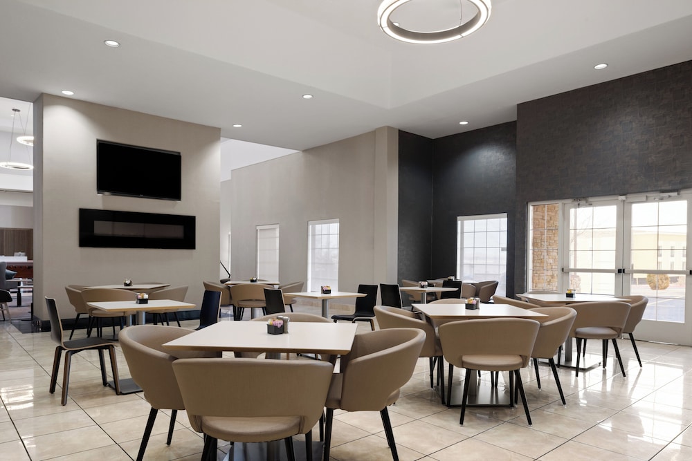 holiday inn and suites albuquerque airport by ihg