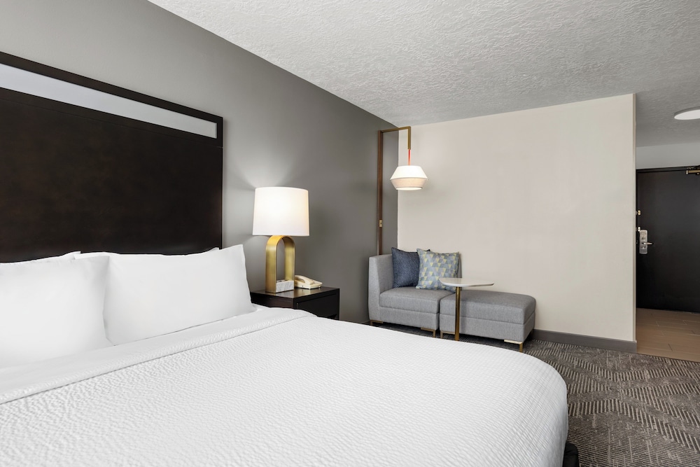 holiday inn and suites albuquerque airport by ihg