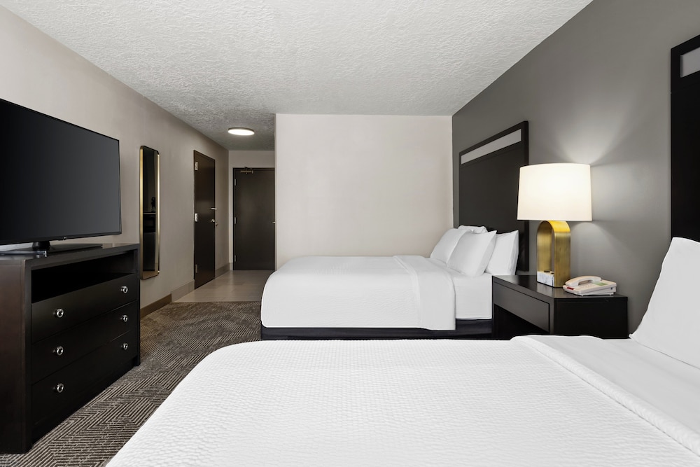 holiday inn and suites albuquerque airport by ihg