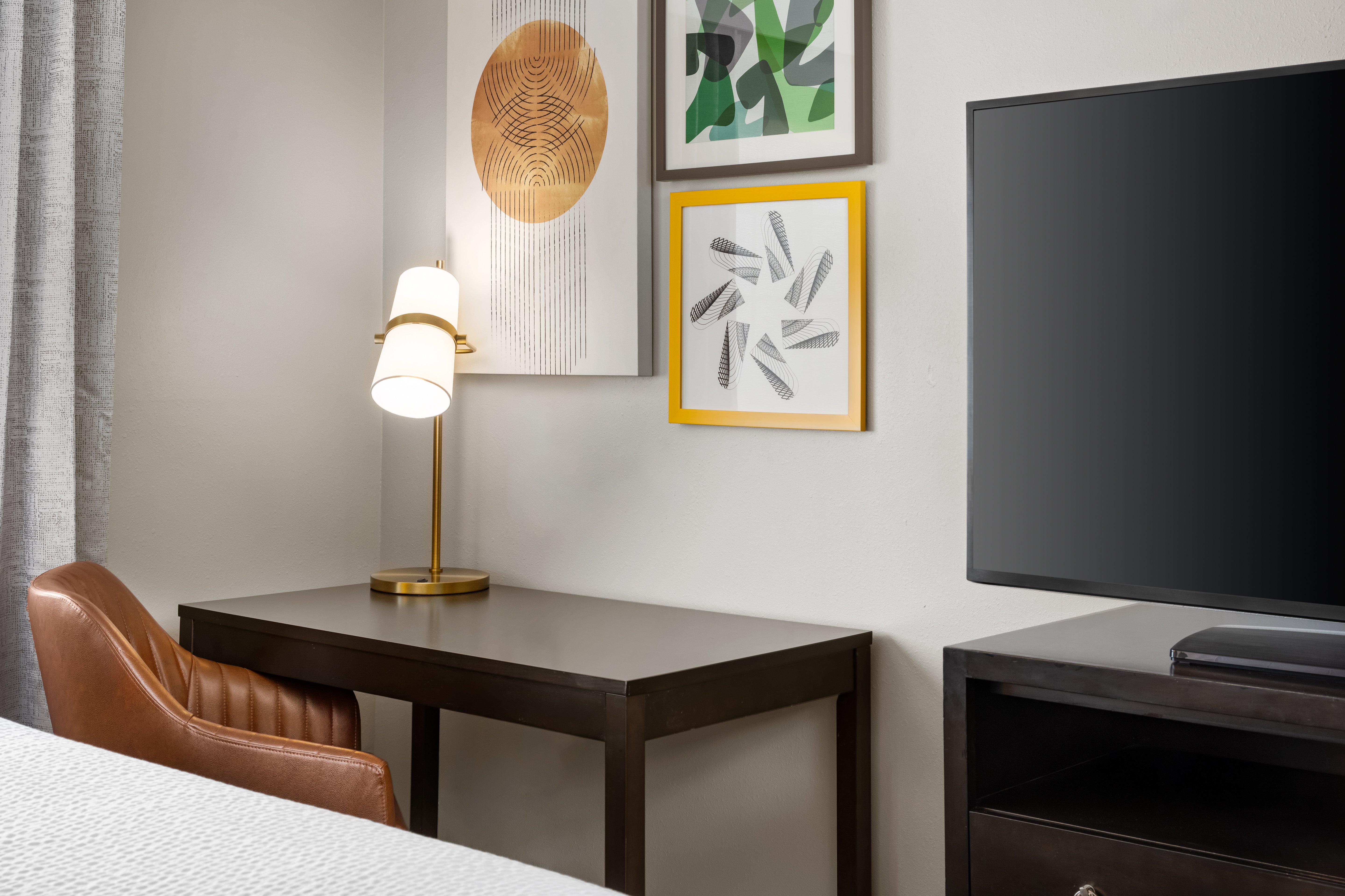 holiday inn and suites albuquerque airport by ihg