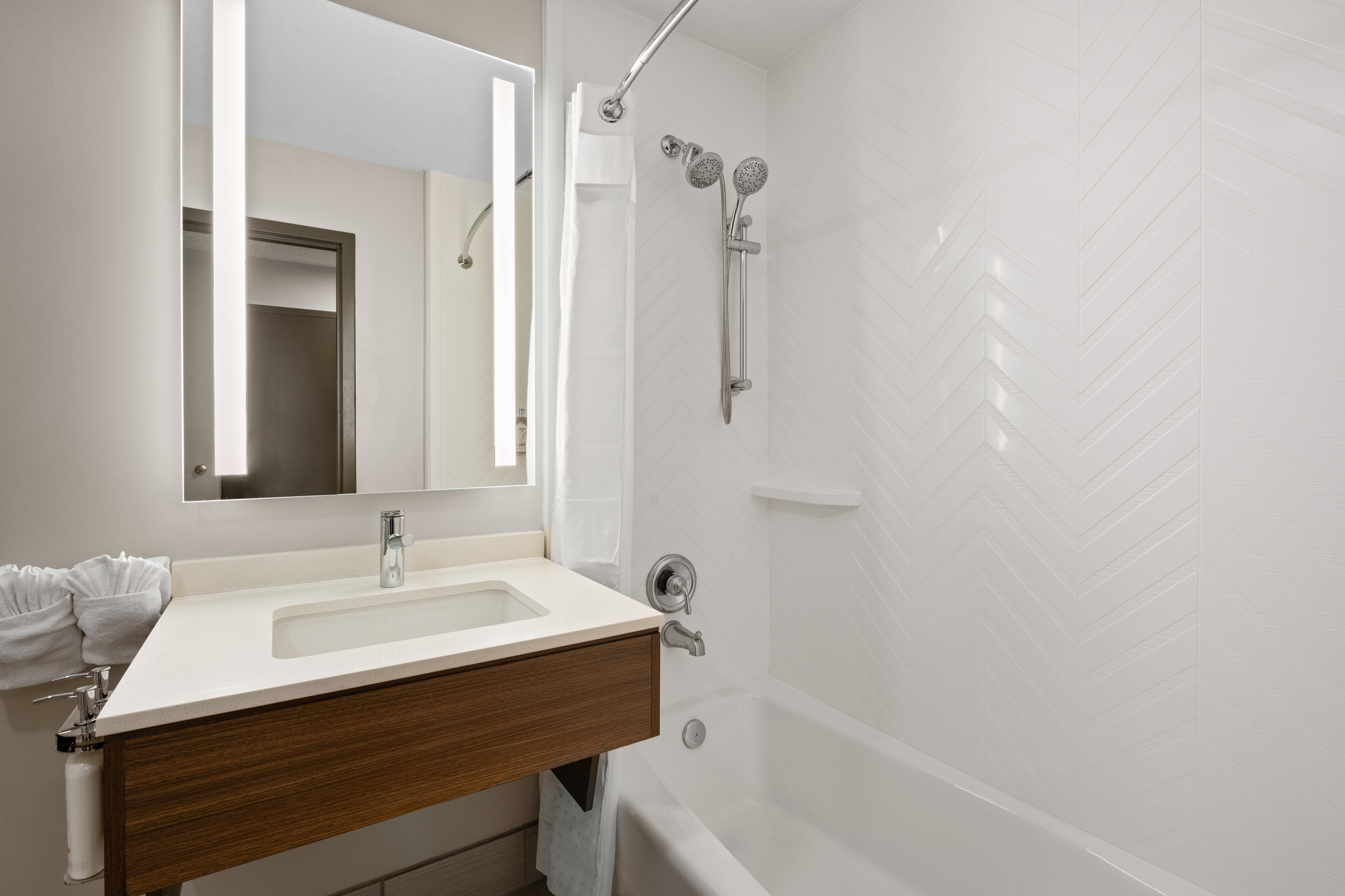 holiday inn and suites albuquerque airport by ihg
