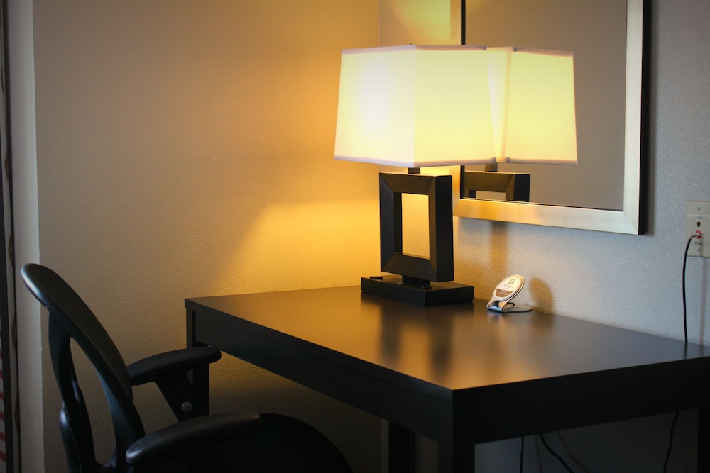 holiday inn and suites albuquerque airport by ihg
