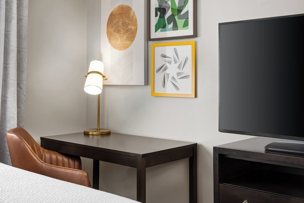 holiday inn and suites albuquerque airport by ihg
