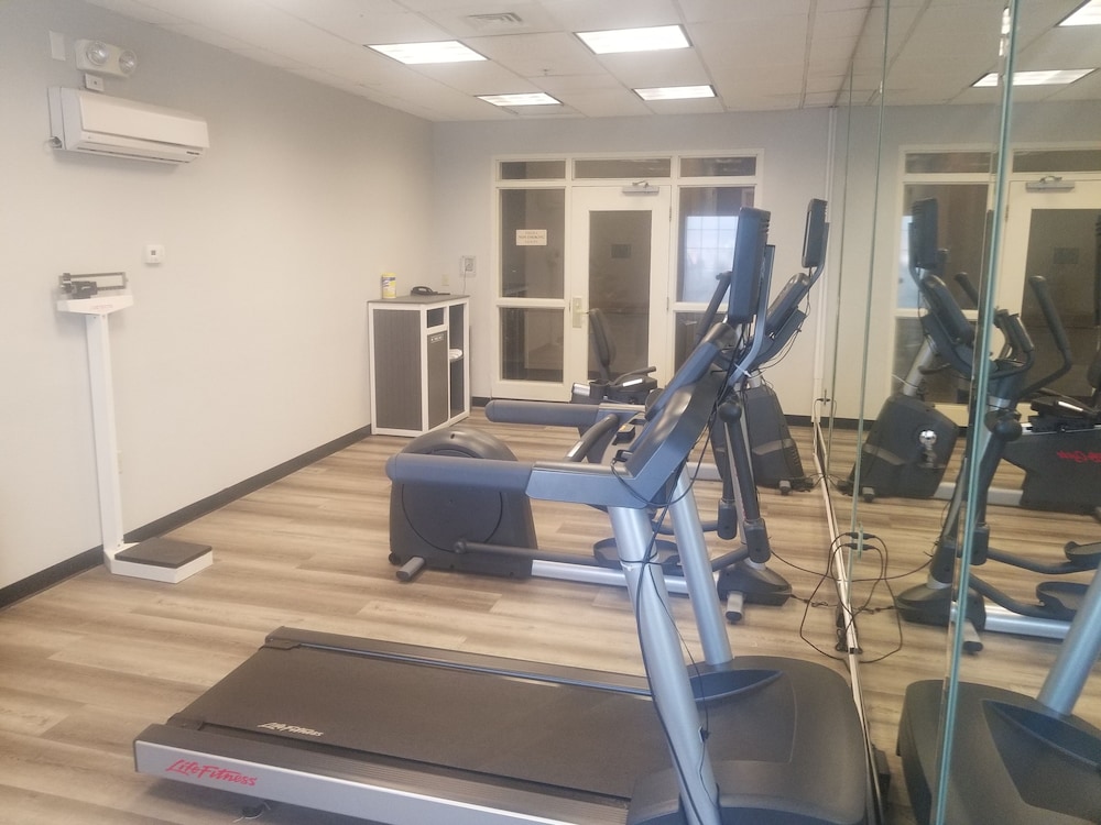 holiday inn and suites albuquerque airport by ihg