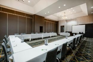 holiday inn and suites albuquerque airport by ihg
