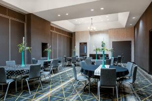holiday inn and suites albuquerque airport by ihg