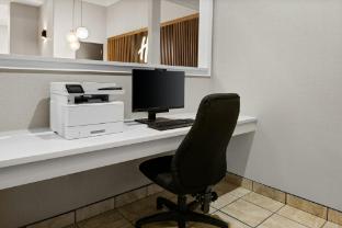 holiday inn and suites albuquerque airport by ihg