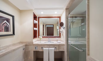 movenpick hotel and residences hajar tower makkah