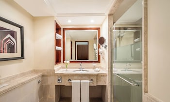 movenpick hotel and residences hajar tower makkah