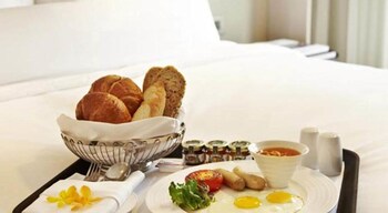 alhyatt jeddah continental hotel