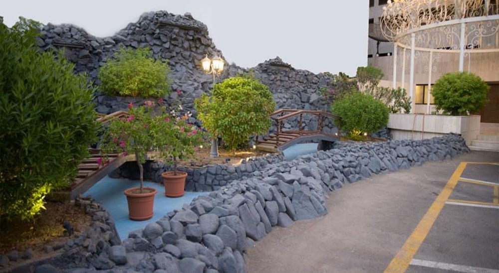 alhyatt jeddah continental hotel