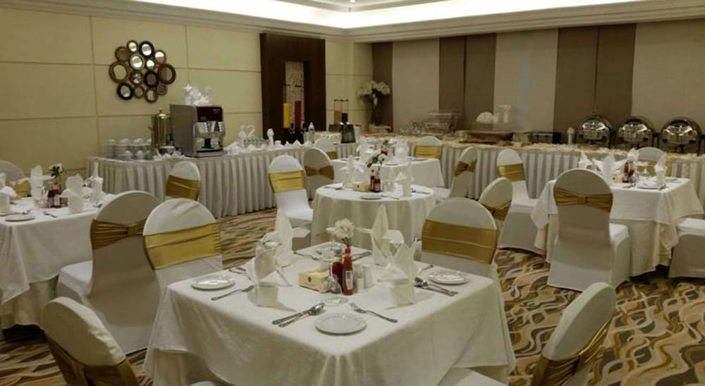 alhyatt jeddah continental hotel