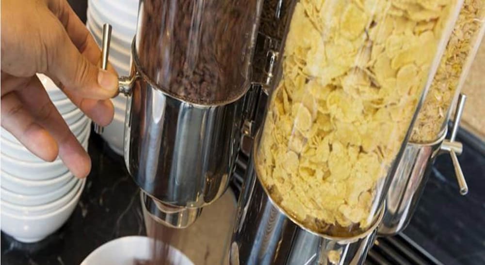 alhyatt jeddah continental hotel