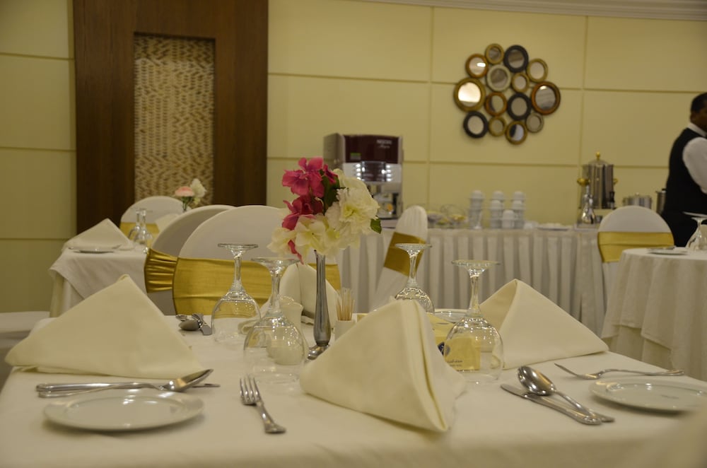 alhyatt jeddah continental hotel