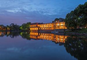 Hyatt Lodge Oak Brook Chicago,Oak Brook>>Chicago,4 star