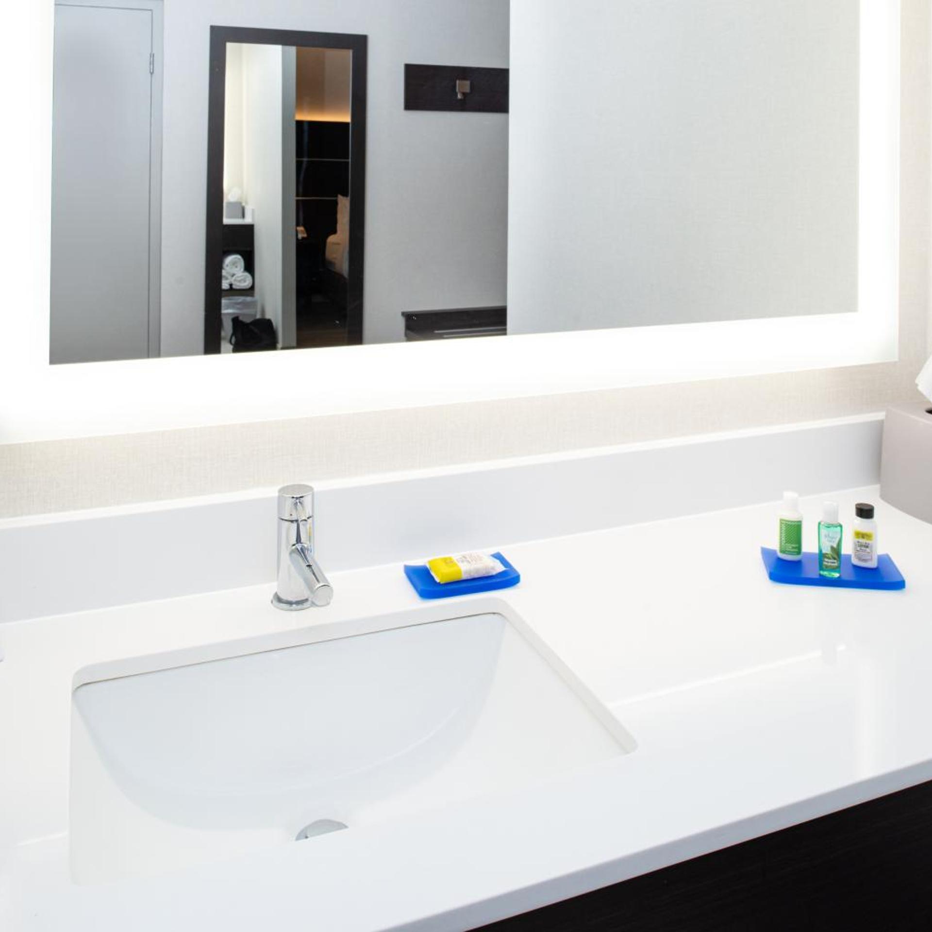 holiday inn express west cincinnati by ihg