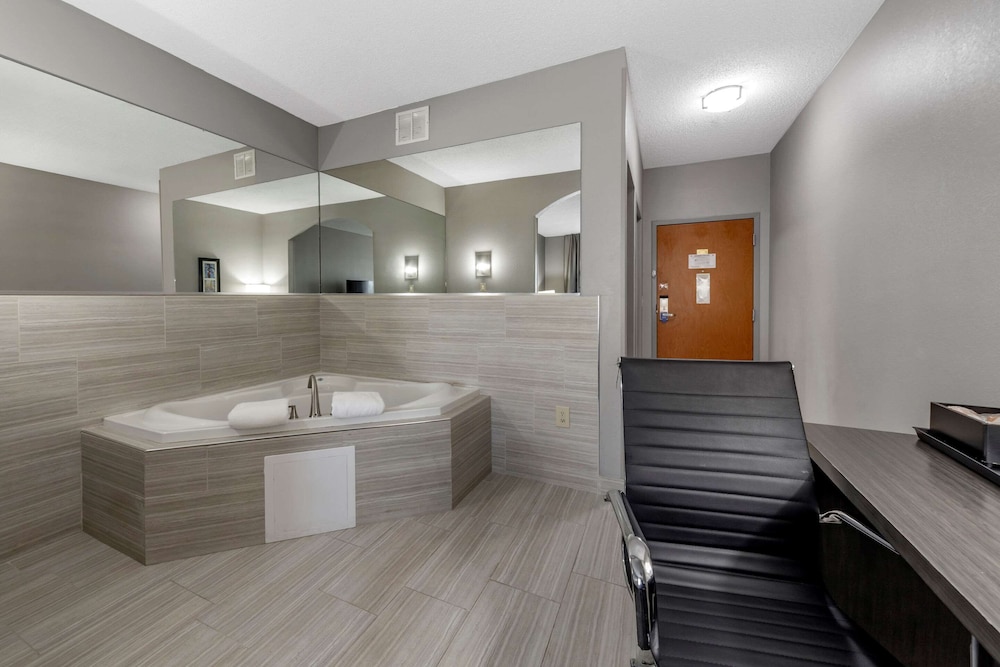 comfort inn and suites quail springs