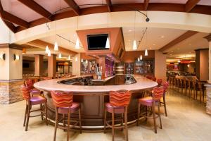 embassy suites by hilton norman hotel and conference center