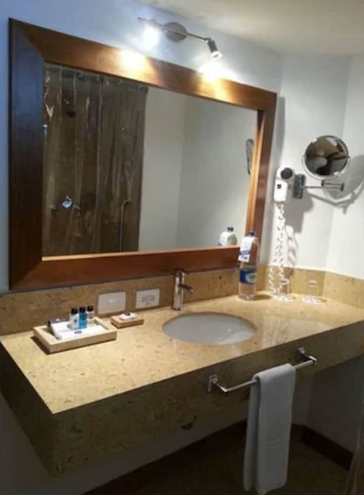 hotel oceania cartagena