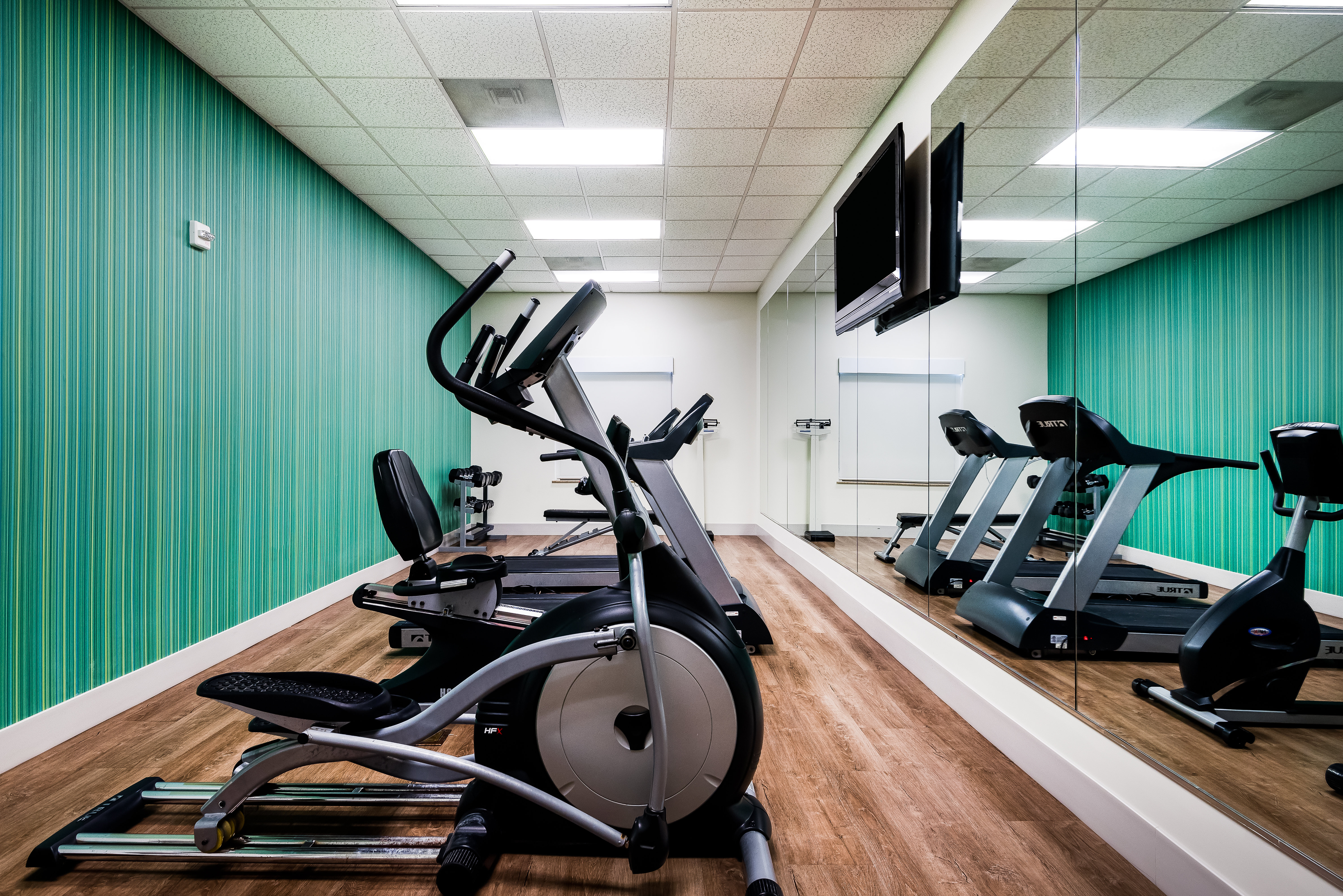 holiday inn express and suites ontario airport by ihg