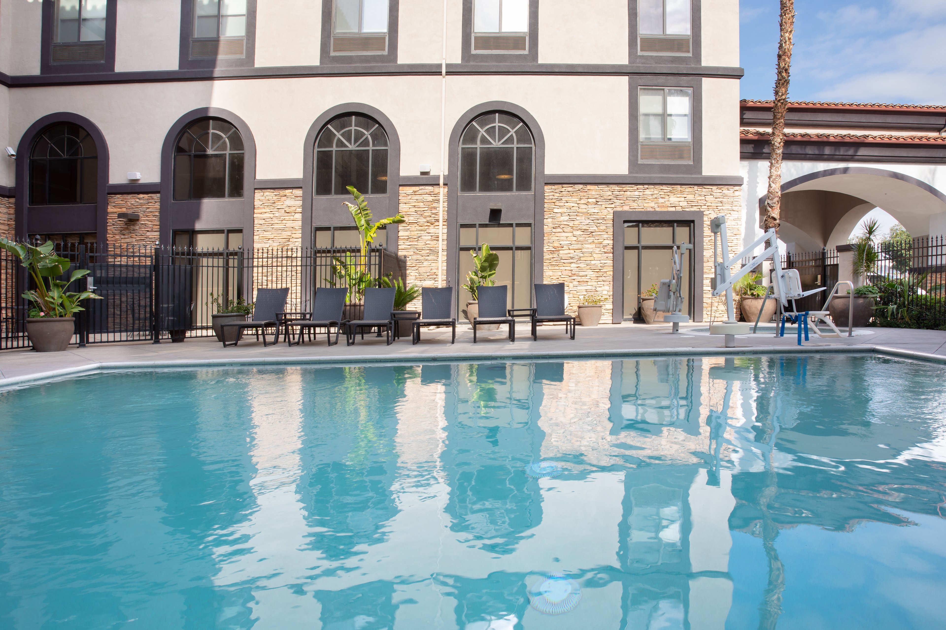 holiday inn express and suites ontario airport by ihg