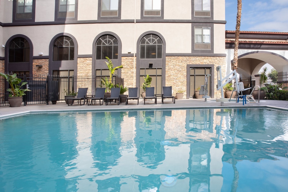holiday inn express and suites ontario airport by ihg