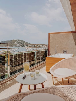 aguas de ibiza grand luxe hotel