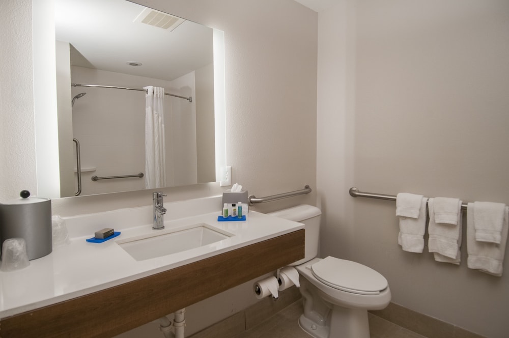 holiday inn express and suites ocean springs by ihg