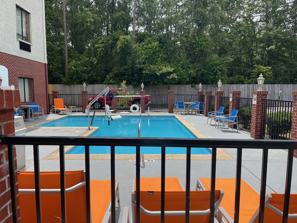 holiday inn express and suites ocean springs by ihg
