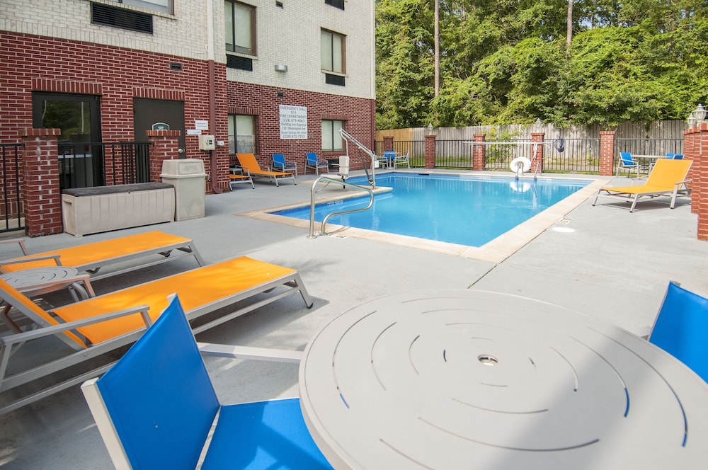 holiday inn express and suites ocean springs by ihg