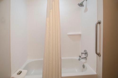 holiday inn express and suites ocean springs by ihg