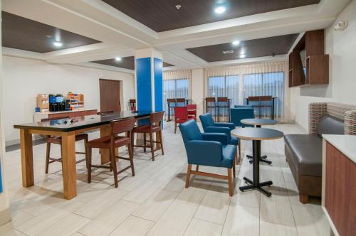 holiday inn express and suites ocean springs by ihg