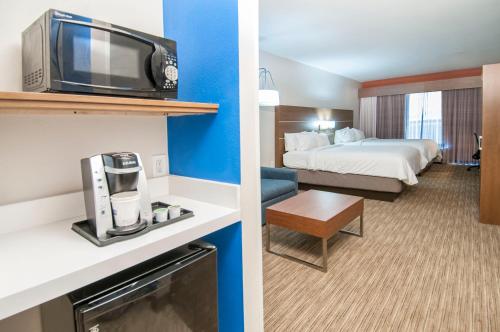 holiday inn express and suites ocean springs by ihg