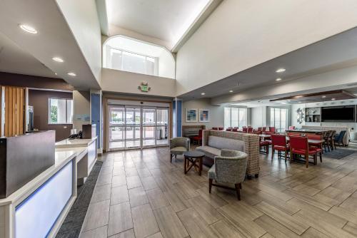 holiday inn express and suites fort worth fossil creek