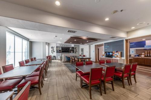 holiday inn express and suites fort worth fossil creek
