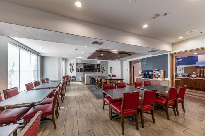 holiday inn express and suites fort worth fossil creek